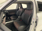 厚みがあって、座り心地のいいシート。運転席も助手席もリラックスしてゆったりと座れます♪