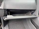 【グローブボックス】大容量のグローブボックスです!!車検証ケース他、日頃使う小物類の収納スペースもたくさんあります!