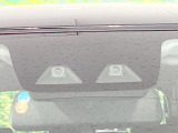 【スマートアシスト】走行中に前方の車両等を認識し、衝突しそうな時は警報とブレーキで衝突回避と被害軽減をアシスト。より安全にドライブをお楽しみいただけます。