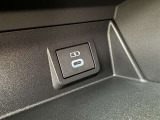 充電用USB端子付き。スマートフォンなどの充電に便利です。