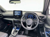 運転席まわりです。 各操作スイッチは使いやすい位置に配置されてます。