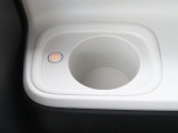ホッとカップホルダーが運転席・助手席にあります。ホットドリンクをちょうど良い温度でキープしてくれる保温機能付で嬉しいです。