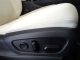 パワーシート搭載。微妙な調整が手軽にでき、ピッタリのポジションで運転することが可能です。