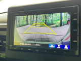 【バックカメラ】駐車時に後方がリアルタイム映像で確認できます。大型商業施設や立体駐車場での駐車時や、夜間のバック時に大活躍!運転スキルに関わらず、今や必須となった装備のひとつです!