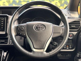 インテリアに合わせたデザインのステアリングは、運転される方のことも考え、運転しやすい形状、大きさです。是非一度、実際に触ってお確かめください。