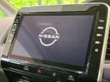 【純正10型ナビ】人気の大型10インチナビを装備。存在感のある大画面はインパクト大!ナビ利用時のマップ表示は見やすく、テレビやDVDは臨場感がアップ!いつものドライブがグッと楽しくなります♪