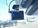 【ドライブレコーダー】映像・音声などの運転中の記録を残します。事故などを起こした起こされた時の証拠になりえますので、もしも時でも安心ですね。
