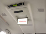 【電動後席モニター】プレミアムサウンド専用!電動開閉後席フリップダウンモニターです。5.1chサウンド、18スピーカーの専用音響システムとなり、人気の装備になります。