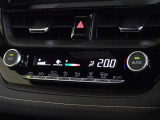 車内を快適に、オートエアコンを装備しています。
