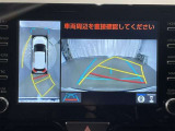 【パノラミックビューモニター】専用のカメラにより、上から見下ろしたような視点で360度車の周囲を確認することができます。