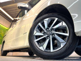 【純正16インチアルミホイール】外観にマッチした純正アルミホイールを装着しております。各種社外アルミホイールや、スタッドレスタイヤも取扱いしております。是非ご相談ください♪