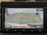 【バックモニター】駐車時に後方がリアルタイム映像で確認できます。大型商業施設や立体駐車場での駐車時や、夜間のバック時に大活躍?