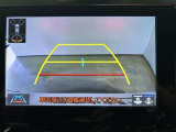バックモニター付き。 車両後方の映像が画面に表示されるので、車庫入れが苦手な人も安心です。ただし、目視確認もお忘れなくお願いいたします。