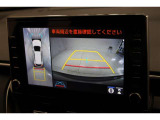 パノラミックビューモニター付きです。車両を上から見たような映像をディスプレイオーディオ画面に表示。運転席からの目視だけでは見にくい、車両周辺の状況をリアルタイムでしっかり確認できます。