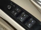 電動格納式ドアミラー・パワーウインドウを装備しています。