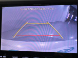 【バックモニター】後ろのカメラの映像をモニターに映し出すことができます!後方の見えない死角や、障害物との距離感をしっかり確認することができます!駐車が苦手な方におすすめです。