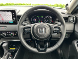 運転姿勢のままで扱えるように、オーディオもエアコンも、使いやすい位置にレイアウトされてます。
