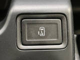 【パワースライドドア】スマートキーや運転席のスイッチでスライドドアの開閉が可能♪電動だから力を入れてドアを開ける必要が無く、小さいお子様でも、重い荷物を持っている時もラクに開け閉めできます♪