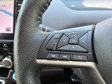 ハンドル左側のスイッチでオーディオの操作が可能なので、運転中でも楽に調整できます(^^♪