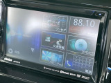 【ナビゲーション】目的地までしっかり案内してくれる使いやすいナビ。Bluetooth接続すればお持ちのスマホやMP3プレイヤーの音楽を再生可能!毎日の運転がさらに楽しくなります!!