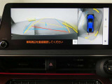 パノラミックビューモニター付きです。車両を上から見たような映像をディスプレイオーディオ画面に表示。運転席からの目視だけでは見にくい、車両周辺の状況をリアルタイムでしっかり確認できます。