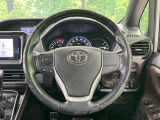 【純正革巻きステアリング】上質な革を使用することで、手にしっかり馴染みとても運転しやすいハンドルです♪