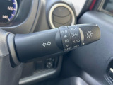 【オートライト】周りの明るさに応じて自動でヘッドライトの点灯・消灯ができる機能です!ライトの付け忘れ・消し忘れなどが無くなり、雨の日や夕方の走行も安心!トンネル通過時も便利ですね♪