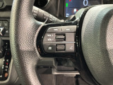 ステアリングにオーディオ操作スイッチが付いています。オーディオ画面に直接タッチしなくても操作が出来ますので、運転に集中できます。