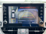 パノラミックビューモニター付きです。車両を上から見たような映像をディスプレイオーディオ画面に表示。運転席からの目視だけでは見にくい、車両周辺の状況をリアルタイムでしっかり確認できます。