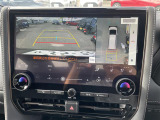 【パノラミックビューモニター】クルマを真上から見下ろした視点で駐車をサポートします!クルマの斜め後ろや真横など、いち早く障害物に気が付くことができます。