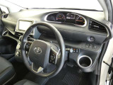 【運転席】運転席周りの画像です。プロの手で隅々までクリーニングしています。ご来店いただき実際に見てみてくださいね☆