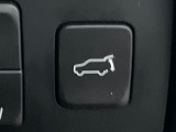 【パワーバックドア】スマートキーや運転席のボタンを押すだけでリアゲートが自動で開閉します!荷物を持っている時や、高い位置にあるバックドアを閉める際に便利な機能です♪