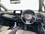 運転席まわりです。 各操作スイッチは使いやすい位置に配置されてます。