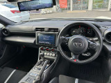 低くフラットなダッシュパネルは視界も広く運転しやすい