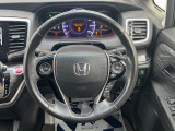 【純正革巻きステアリング】上質な革を使用することで、手にしっかり馴染みとても運転しやすいハンドルです♪