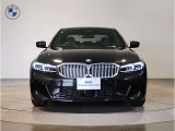 【キドニーグリル】BMWは約90年もの間、ほぼ全ての車両にひと目でBMWだと分かるこの特徴的なフロントグリルが備えられ、デザイン・アイコンとして親しまれてきました。