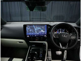 デザインもよく、居心地のよい運転席ですね。分かりやすいスイッチ類ですから操作もしやすく運転をサポートします。