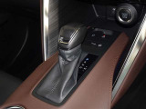 電動パーキングブレーキ・ブレーキホールドを装備してます。ホールド機能は信号待ちが多い一般道で疲労軽減になり、大好評です!