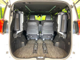 普段のお買い物や通勤、送迎等に十分な荷室スペースを確保しております。セカンドシートを倒すと、大きな荷物の積載も可能です♪