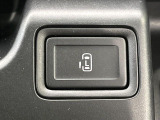 【パワースライドドア】スマートキーや運転席のスイッチでスライドドアの開閉が可能♪電動だから力を入れてドアを開ける必要が無く、小さいお子様でも、重い荷物を持っている時もラクに開け閉めできます♪
