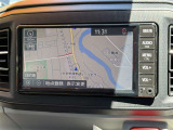 純正ナビを装備。タッチパネル式で使いやすく、お出かけもラクラクです。