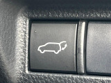 【パワーバックドア】スマートキーや運転席のボタンを押すだけでリアゲートが自動で開閉します!荷物を持っている時や、高い位置にあるバックドアを閉める際に便利な機能です♪