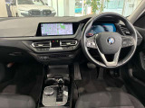 コックピットは、BMWらしくセンター・コンソールがドライバーに向けて傾けられた設計になっています。