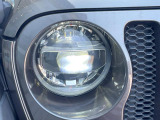 ●LEDヘッドライト:夜間走行時も良好な視界を確保し安心して運転できる高輝度LEDヘッドライトを装備!点灯速度が早く、消費電力も抑えられています。