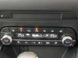 【シートヒーター&ベンチレーション】夏場は涼しい風でお尻や背中の熱やムレを防ぎ、冬はエアコンよりも早く温まってポカポカに!季節を問わず快適に過ごせます。