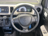 インテリアに合わせたデザインのステアリングは、運転される方のことも考え、運転しやすい形状、大きさです。是非一度、実際に触ってお確かめください。