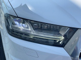 ●LEDハイビームが多数独立で存在し、ハイビーム時に対向車や前方を走る車の部分をロービームに切り替えが可能!!シーケンシャルウインカーも装備!!