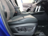 パワーシート搭載。微妙な調整が手軽にでき、ピッタリなポジションで運転することが可能です。