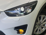 【LEDヘッドライト】悪天候や夜間走行時も良好な視界を確保し安心して運転できる高輝度LEDヘッドライトを装備!点灯速度が早く、消費電力も抑えられています。