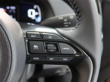 アダプティブクルーズコントロール機能付きです。走行中に先行車の様子を検知しながら、設定した車速の範囲内で先行車との距離のキープを支援します。詳細は販売店スタッフまでおたずねください。
